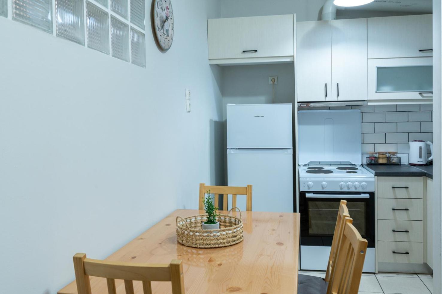 Entire Apt, 2 Bdrm, City Center Atenas Exterior foto